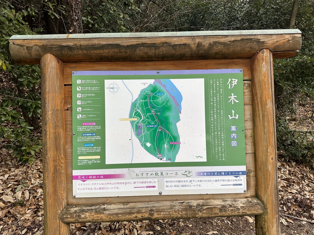 山頂へのルートはいくつかあります