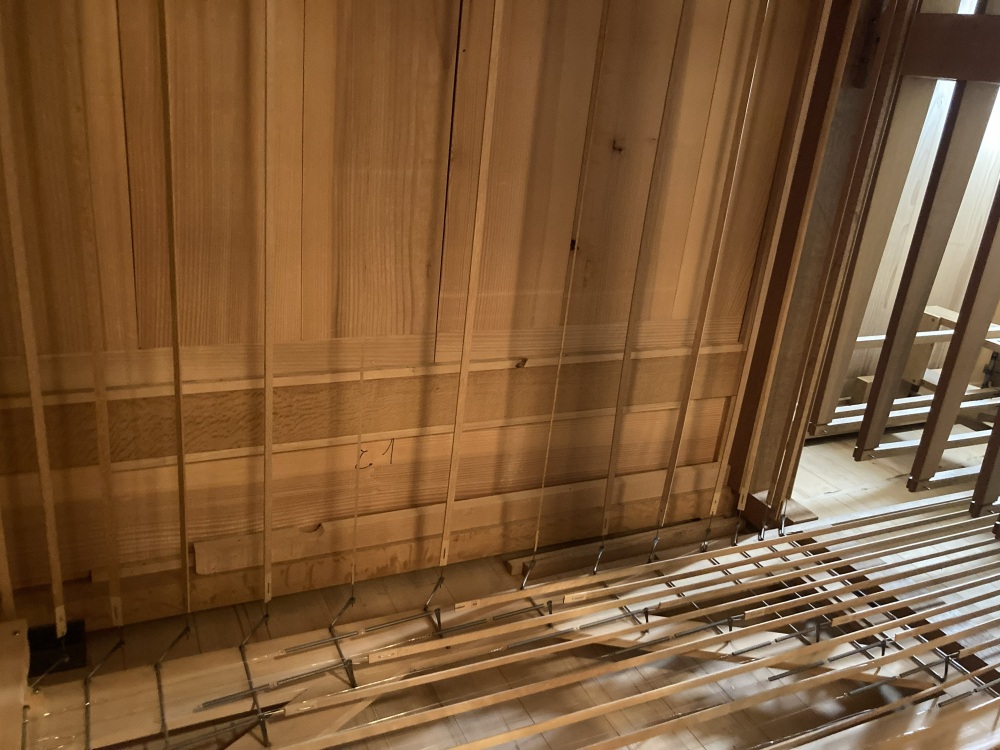 床の部分も繊細な仕掛けがずらり