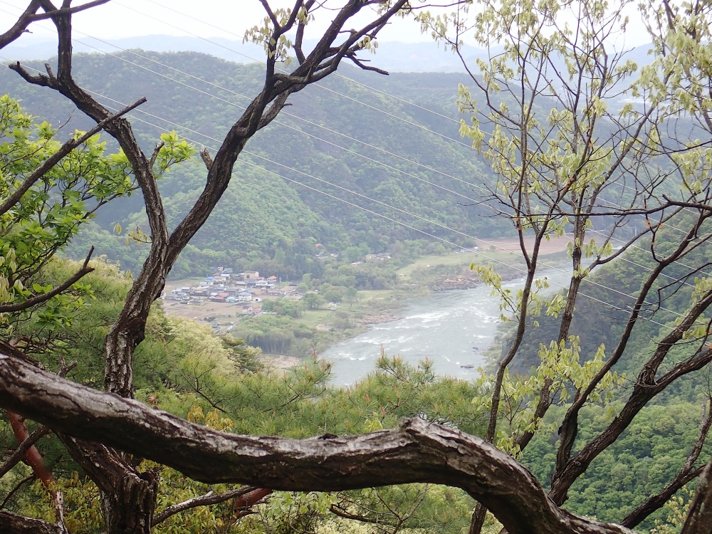途中、木曽川の流れを垣間見る