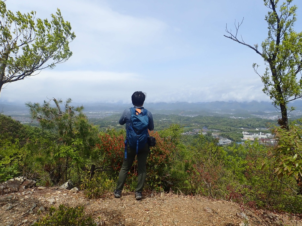 向山山頂からは360度の大パノラマが広がる