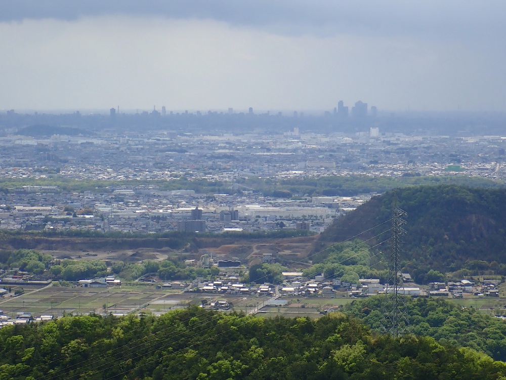 天気が良ければ、名古屋中心の高層ビル群まで一望