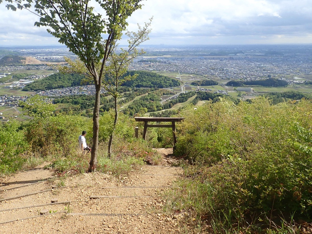 あとは鳥居をくぐって下山へ
