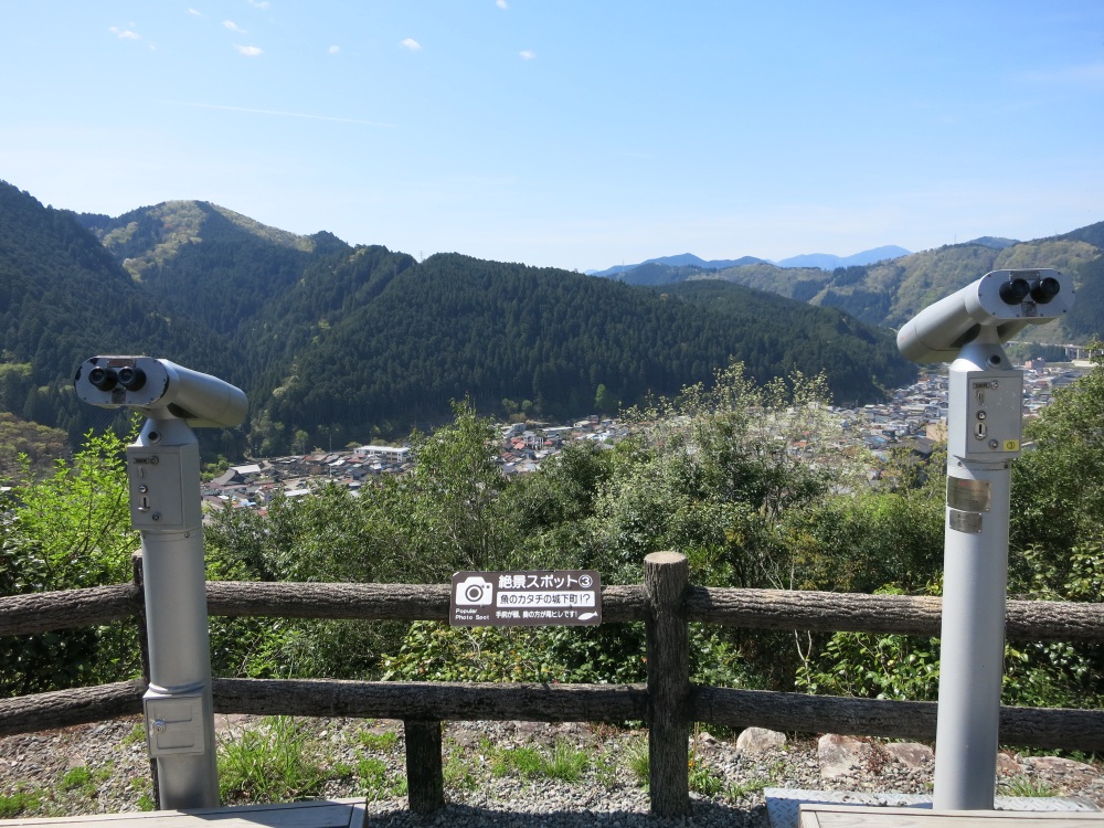 高台からの展望もこれだけ素晴らしいなら、天守からの眺めはさぞかし…！