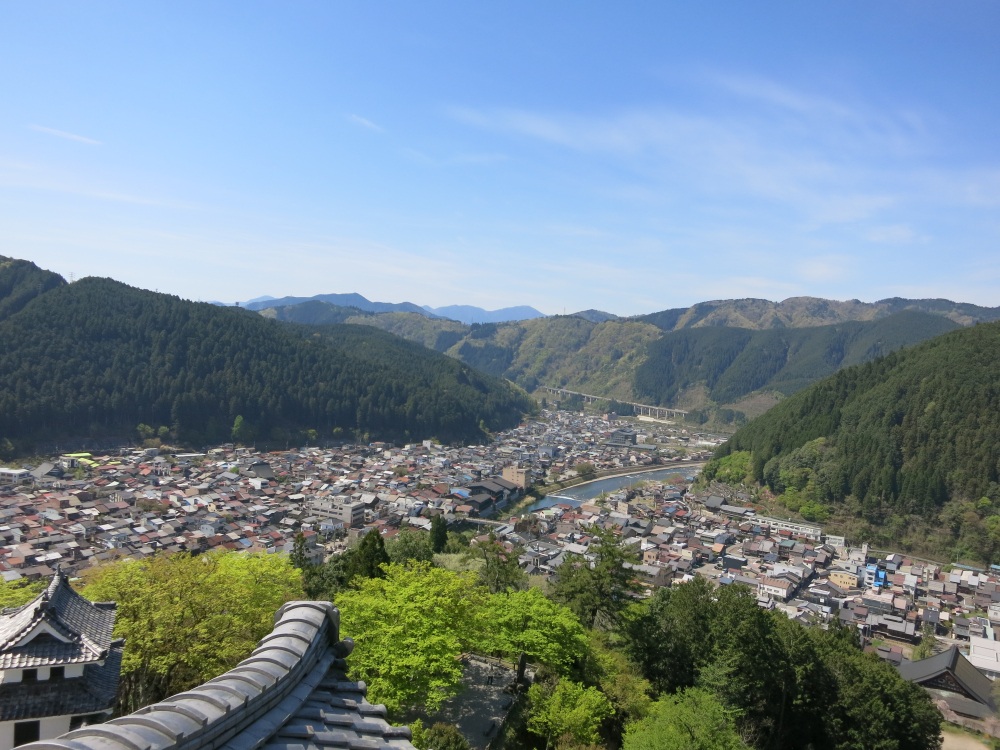 天守最上階、このあと下山して歩く城下町の眺め