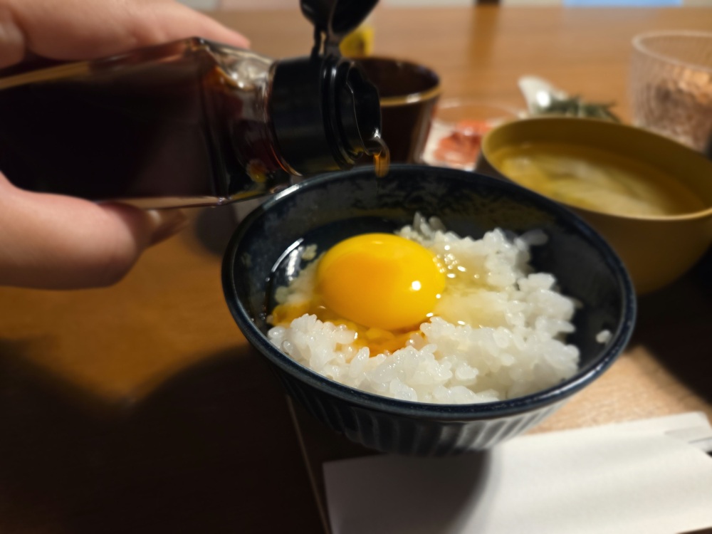 オリジナル醤油をたらり