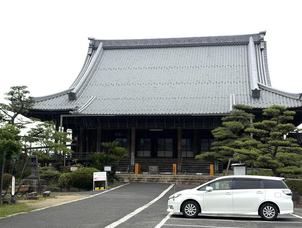 「竹鼻別院」の大伽藍の迫力！　→町屋の通りへ…