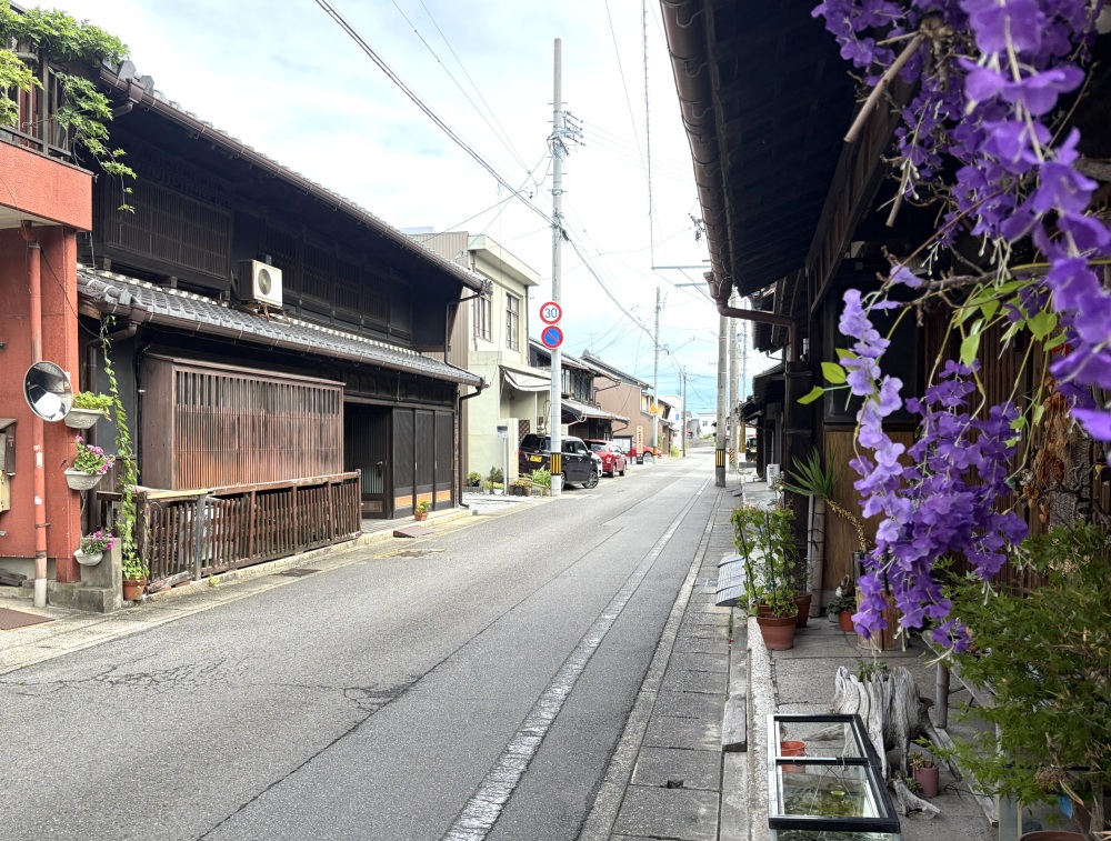 風情のある町屋のたたずまい。　→「不二竹鼻町屋ギャラリー」へ