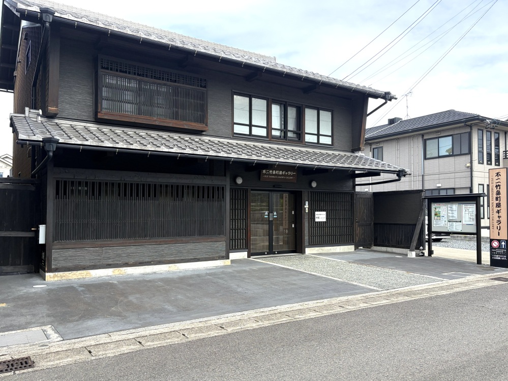 展示入れ替えをしていました。　→「歴史民俗資料館」へ