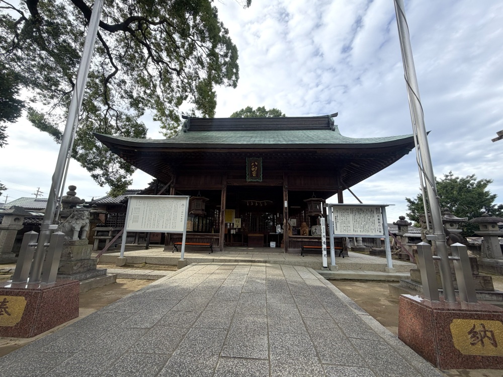 八劔神社の拝殿