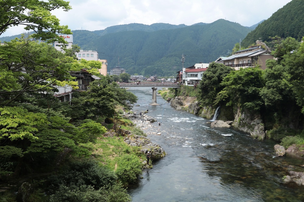 清らかな水が息づく、郡上八幡の風景