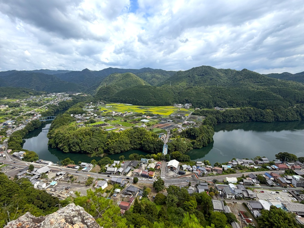 馬の蹄鉄(ホースシュー)に似た地形