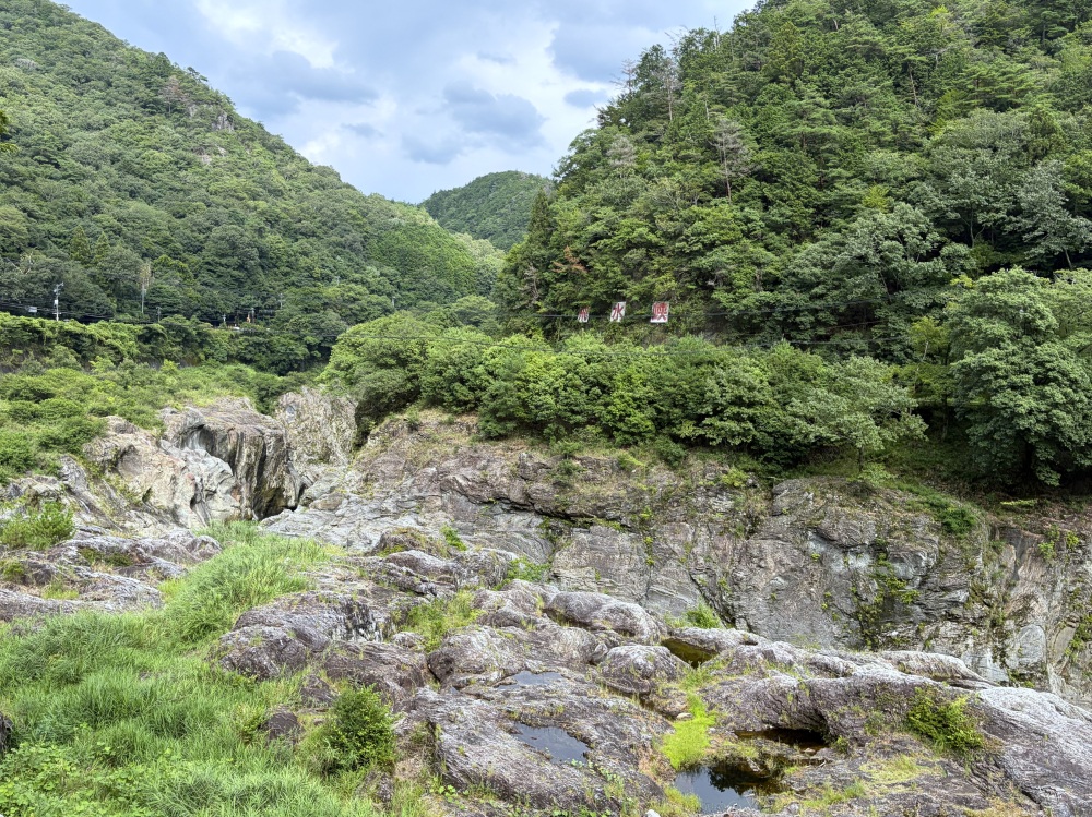 長い年月をかけて造られた渓谷に力強さを感じる