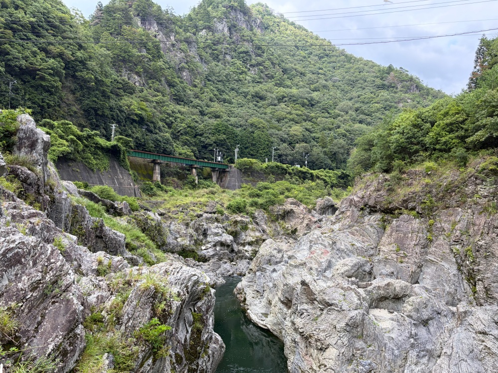 雨の日が少なかったからか、水の流れは控えめでした