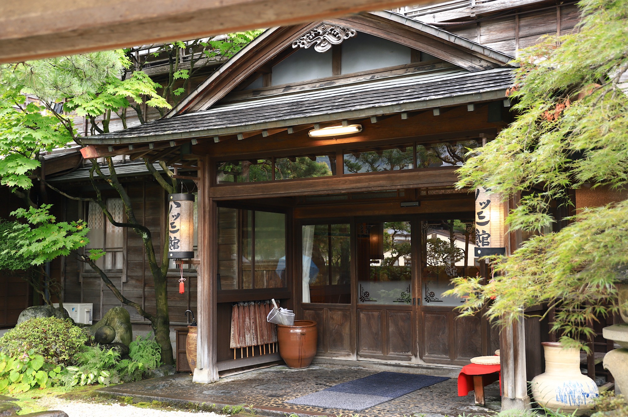 飛騨古川「八ツ三館」宿泊体験記 ｜ 食と温泉を楽しむ。受け継がれるおもてなしの老舗宿 ｜旅のコラム｜岐阜県観光公式サイト 「岐阜の旅ガイド」