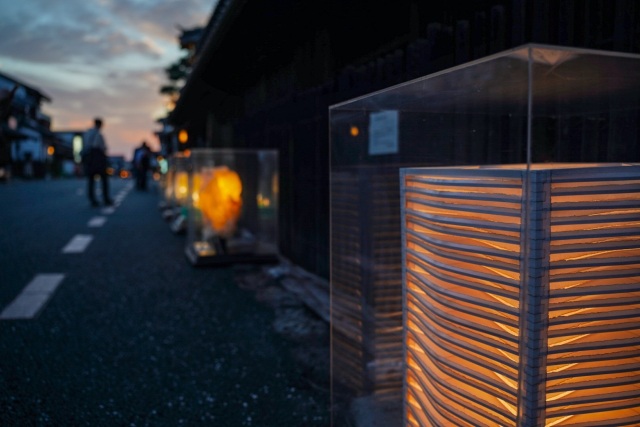 心秋の夕暮れに美濃和紙あかりアート展へ