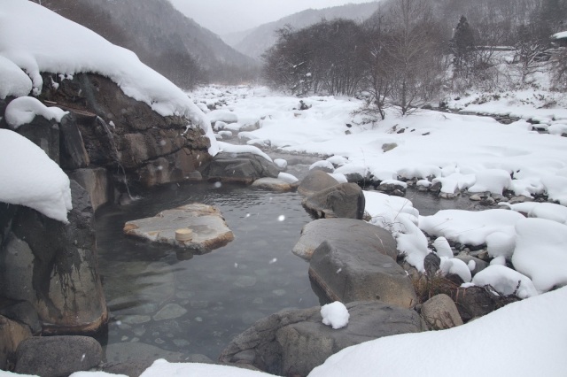 冬の奥飛騨で雪見温泉と絶景を楽しむ！