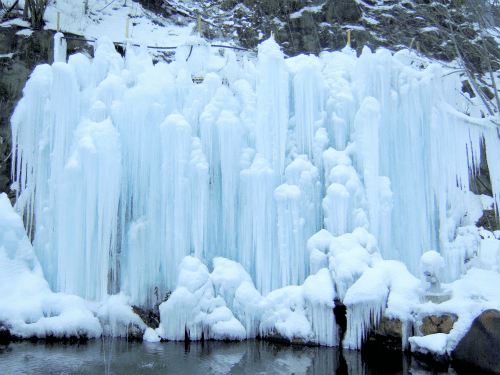 飛騨大鍾乳洞　『氷の渓谷』