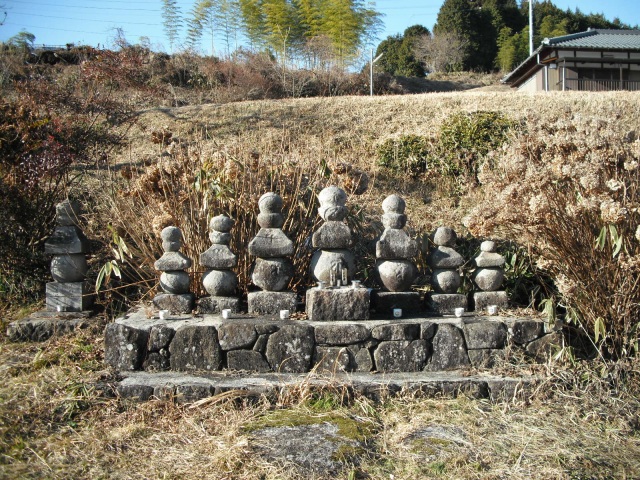 菊姫の墓（中津川市史跡「五輪塔」）