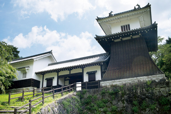 御殿門と太鼓櫓（ごてんもんとたいこやぐら）