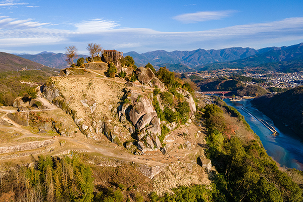 岩山に築かれた山城